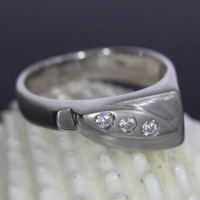 Ungewöhnlicher Weißgoldring mattiert 585 14 Karat