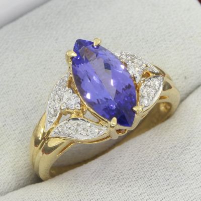 Traumhafter Edelsteinring G 750 Karat Gelbgold