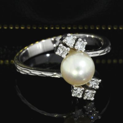 585er Weißgoldring mit 6 Diamanten & Zuchtperle
