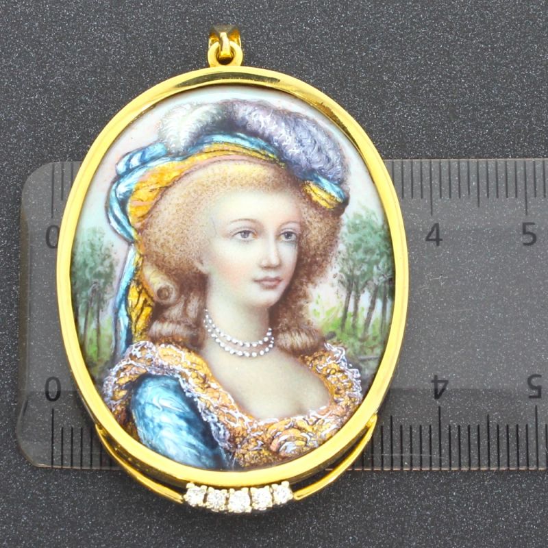 Antiker Gelbgoldanhänger 750 18 Karat mit Frauenbildnis und Diamanten