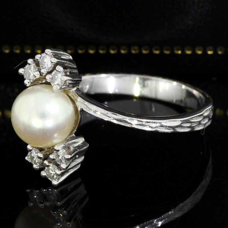 585er Weißgoldring mit 6 Diamanten & Zuchtperle