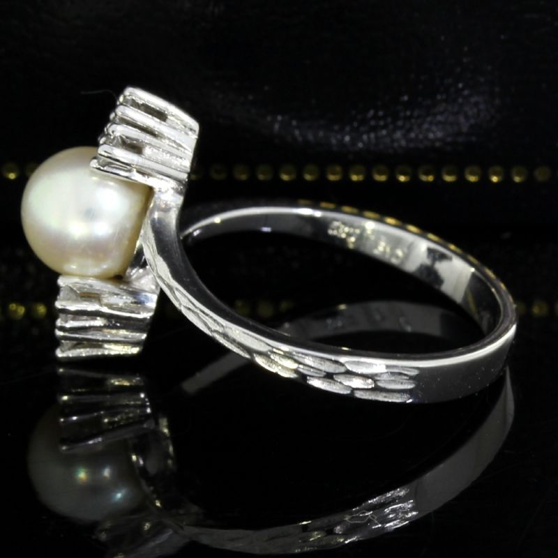 585er Weißgoldring mit 6 Diamanten & Zuchtperle