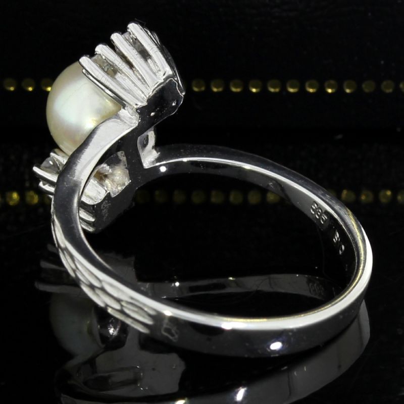 585er Weißgoldring mit 6 Diamanten & Zuchtperle