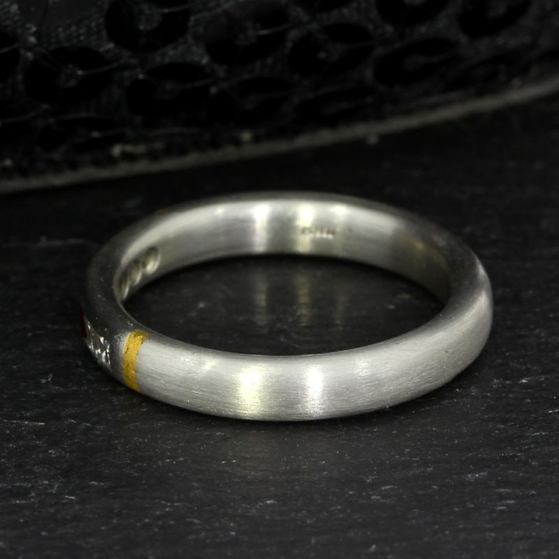 950er Platinring mit Goldintarsien, Diamanten & Rubinen