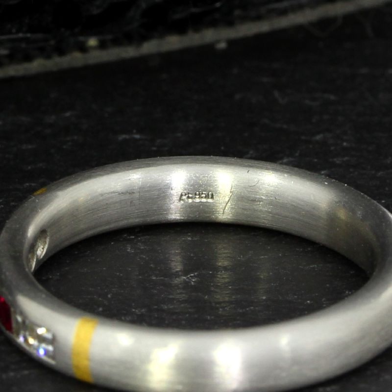950er Platinring mit Goldintarsien, Diamanten & Rubinen